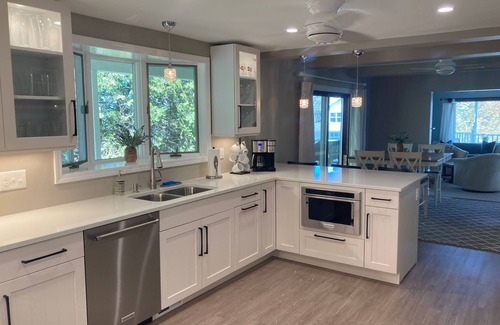 Petoskey House | Stunning Lake Michgan Views & Sunsets. Walk To Waterfront, Restaurants & Shops