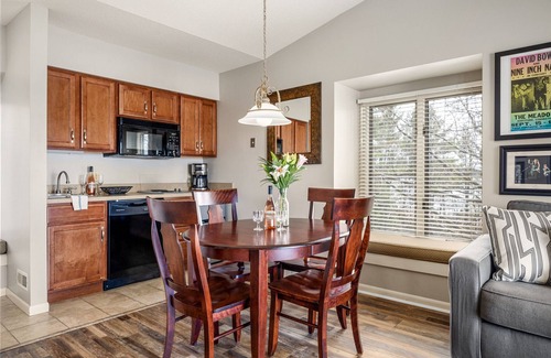 Acme Condo | 🏖️ Stunning Lake Views @ The Shores | Bayfront Deck, Private Beach Access + VIP Perks ➠ UNIT 5577