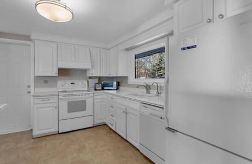 Oro-Medonte House | Stunning Lake View & Waterfront - 4BR Cottage - 25 min to Ski Resorts