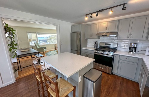 Skaneateles House | Stunning Lake Views! Country Side Retreat