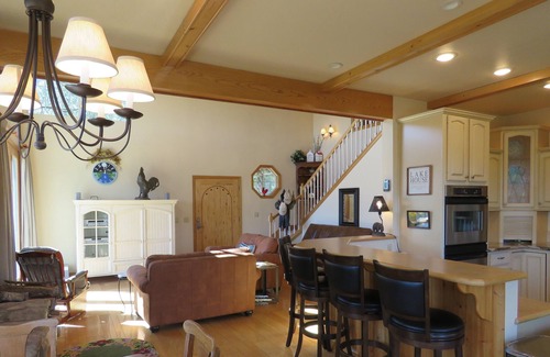 Lakehead House | Stunning lake views yet 2 minutes to the water.