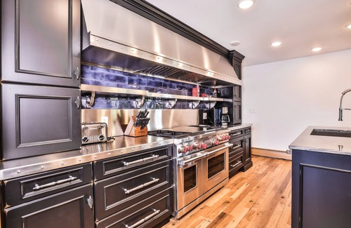 Woodruff House | Stunning lakefront house with kayaks, paddleboard & washer/dryer