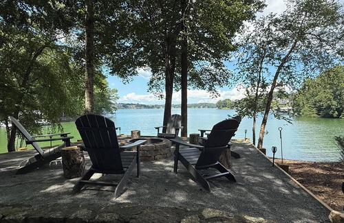 Moneta House | Stunning LAKEFRONT family retreat. HOT TUB,DOCK, PET FRIENDLY, COVERED BOAT SLIP
