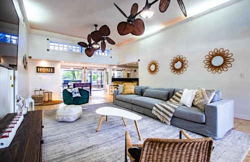 Ojus House | Stunning Lakefront Miami Pool House - Aventura Mall