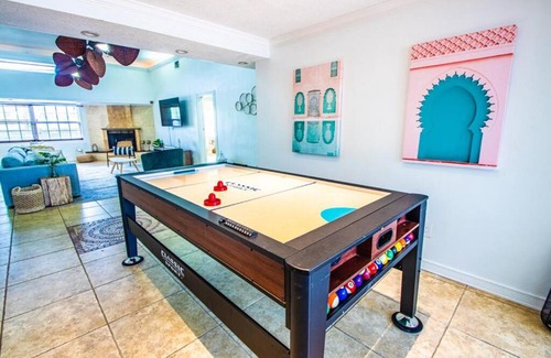 Ojus House | Stunning Lakefront Miami Pool House - Aventura Mall