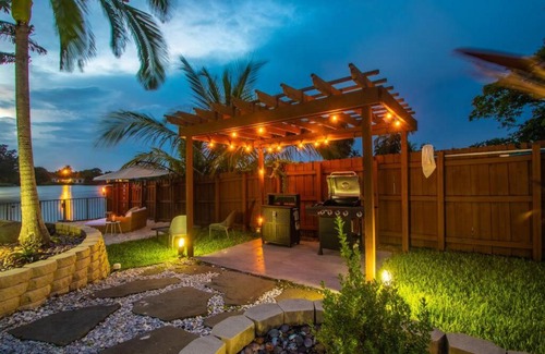 Ojus House | Stunning Lakefront Miami Pool House - Aventura Mall