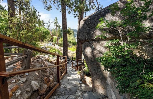 Boulder Bay House | Stunning Lakefront Dock Views -Black Fox