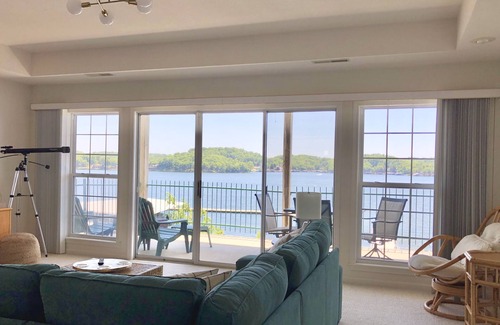 Lakeland Condo | stunning lakefront views in Harbour Town condo