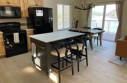 Loon Lake House | Stunning lakefront views in a serene and relaxing cove on Deer Lake.