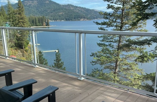 Loon Lake House | Stunning lakefront views in a serene and relaxing cove on Deer Lake.