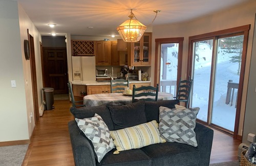 Eden House | Stunning Lakeside 5 Bed, 4 Bath Home in Lake Eden