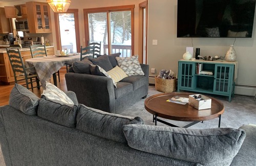 Eden House | Stunning Lakeside 5 Bed, 4 Bath Home in Lake Eden