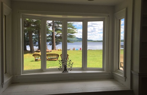 Center Ossipee House | Stunning Lakeside Home