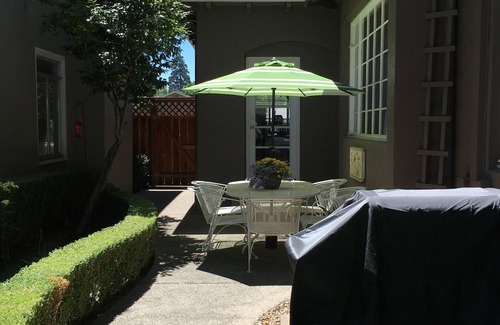 Lodi House | Stunning, Large, Beautifully Decorated Home in Downtown Lodi with Spa Amenities
