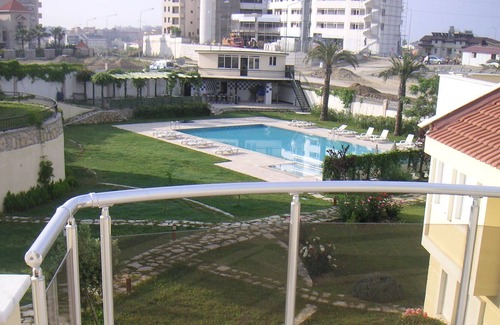 Side House | Stunning Large Villa Within Walking Distance Of Everything