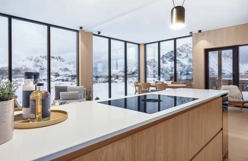Vagan Cabin | Stunning Lofoten Lodge with Views & Jacuzzi