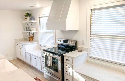 North Garrett Road House | Stunning Loft w/King Suite: near Duke/UNC, RDU Airport, Downtown