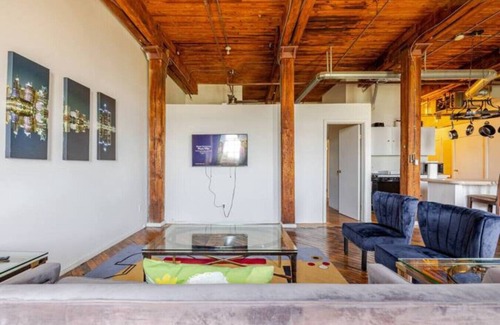 Detroit Apartment | Stunning Loft with Riverwalk Views