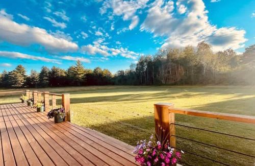 Ironwood Ski Chalet | Stunning Log Cabin Getaway at The Hannu Haus