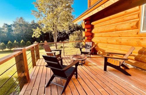 Ironwood Ski Chalet | Stunning Log Cabin Getaway at The Hannu Haus