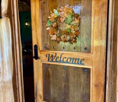 Ironwood Ski Chalet | Stunning Log Cabin Getaway at The Hannu Haus