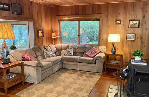 Presque Isle House | Stunning Log Cabin + Bunkhouse on Grand Lake w/kayaks