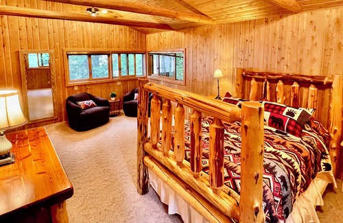 Presque Isle House | Stunning Log Cabin + Bunkhouse on Grand Lake w/kayaks