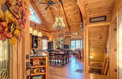 Rabun Gap Cabin | Stunning Log Cabin with Scenic Mountain Views 🌄