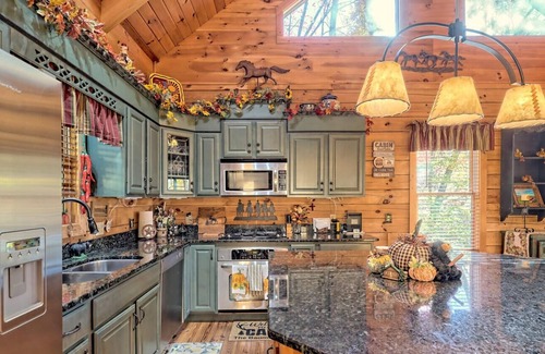 Rabun Gap Cabin | Stunning Log Cabin with Scenic Mountain Views 🌄