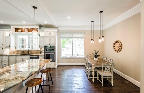 Mount Juliet Villa | Stunning Luxury Villa on the Lake - Play in Nashville, Relax at the Lake!