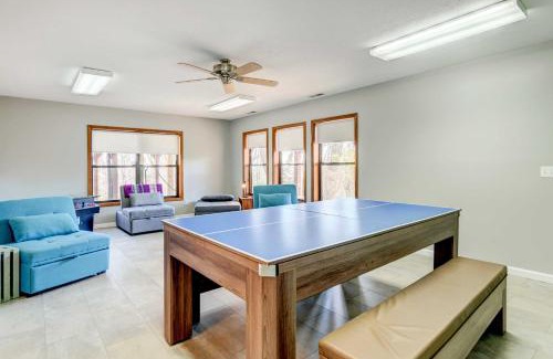 Maggie Valley House | Stunning Maggie Valley Getaway with Decks, Fire Pit!