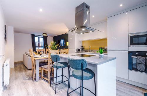 Failsworth House | Stunning Manchester House Sleeps 10 with Parking by PureStay - Short Stays & Accommodation