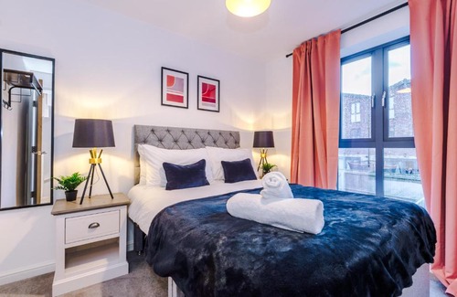 Failsworth House | Stunning Manchester House Sleeps 10 with Parking by PureStay - Short Stays & Accommodation