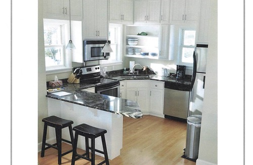 Sturgeon Bay Cottage | Stunning Marina Cottage - ON WATER