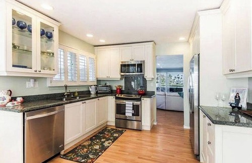 Portlock House | Stunning Marina Townhome with Ocean and Mountain Views