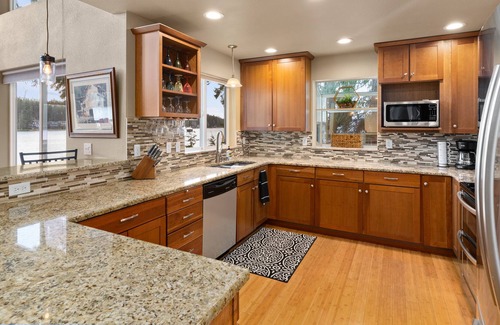 Grapeview House | Stunning Mason Lake Waterfront Home