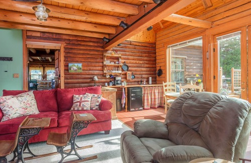 Hood River House | Stunning Mountain Cabin, Great Mountain Views, A/C