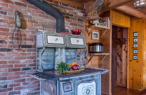 Hood River House | Stunning Mountain Cabin, Great Mountain Views, A/C