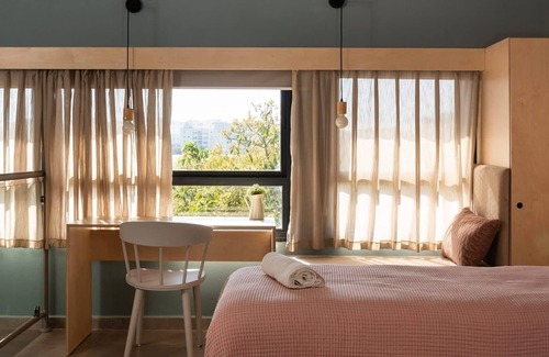 Ben Ami Villa | Stunning, Modern 2 Bedroom Villa for 9!
