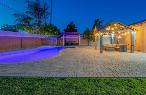 Northridge House | Stunning Modern Family Home with Pool and Spa
