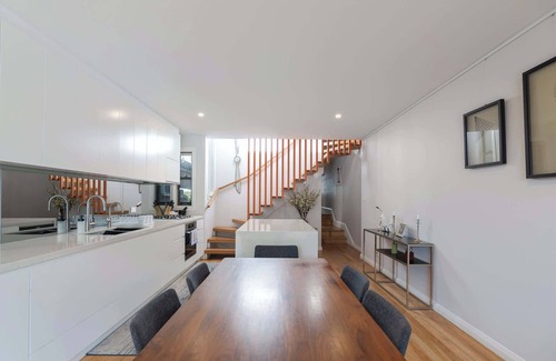 Erskineville House | Stunning Modern Home in Erskineville w AC and Parking
