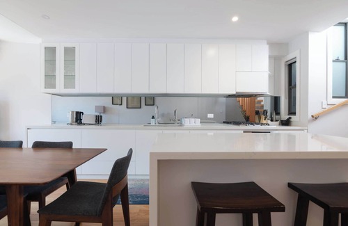 Erskineville House | Stunning Modern Home in Erskineville w AC and Parking