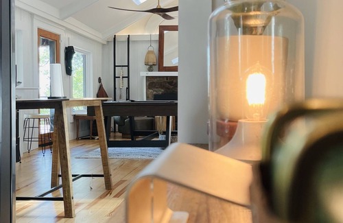 Kenilworth Cottage | Stunning Modern Mountain Cottage with Incredible Views – 5 Mins to Downtown