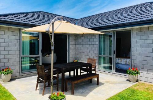 Hastings House | Stunning Modern Retreat