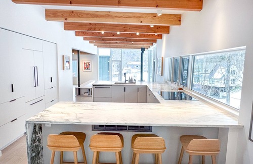 Warren House | Stunning Modern Retreat Overlooking The Mad River