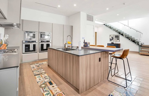 Carthay Circle House | Stunning Modern Villa - Walk to the Grove LA