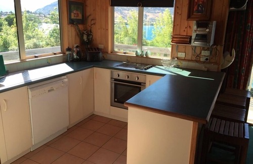 Frankton House | Stunning Mountain and Lake Views
