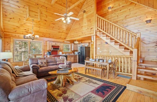 Hemlock Hills House | Stunning Mountain Cabin w/Hot tub