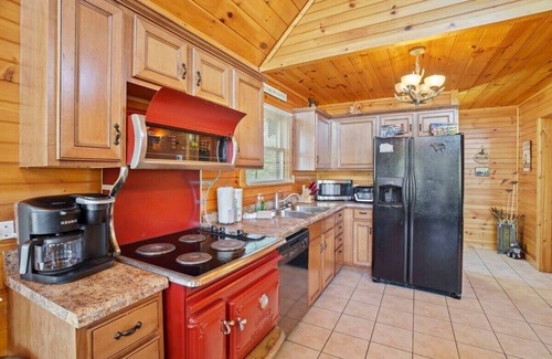 Hemlock Hills House | Stunning Mountain Cabin w/Hot tub
