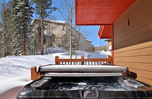 Bear Crossing House | Stunning mountain home w/ a private hot tub, gas grill, & full kitchen